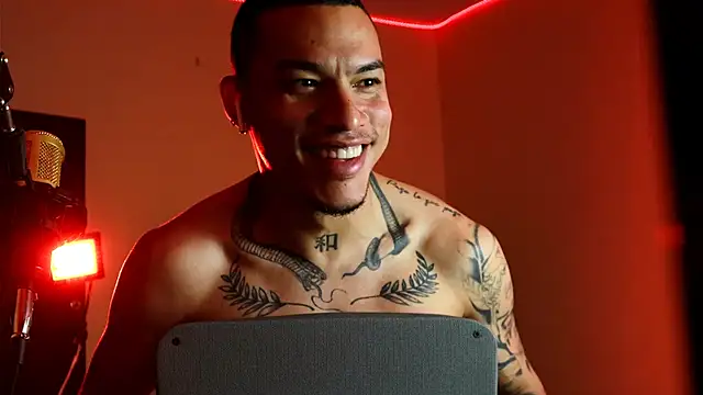 Snapshot of BestMasterForYou chatting on 11-23-25, 03:06 BestMasterForYou online show from 11-23-25, 03:06