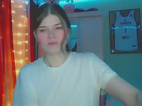 Snapshot of Klementa chatting on 12-14-25, 05:18 Klementa online show from 12-14-25, 05:18