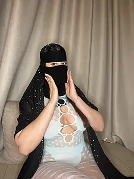 Snapshot of arabiaAna chatting on 04-06-26, 12:30 arabiaAna online show from 04-06-26, 12:30