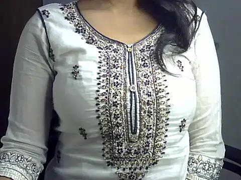 Snapshot of SiaraSiyA chatting on 07-25-26, 04:04 SiaraSiyA online show from 07-25-26, 04:04