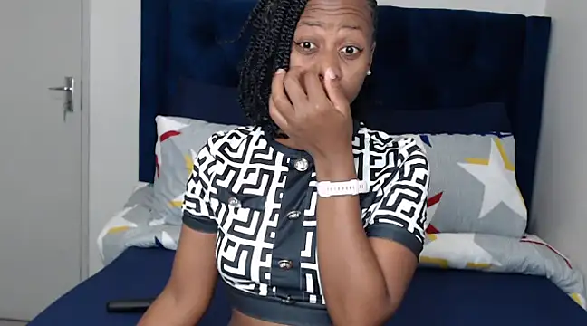 Snapshot of QUEENMANDYY chatting on 03-17-25, 02:30 QUEENMANDYY online show from 03-17-25, 02:30