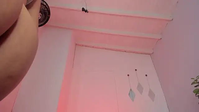 Snapshot of swt-booty chatting on 10-22-25, 05:34 swt-booty online show from 10-22-25, 05:34