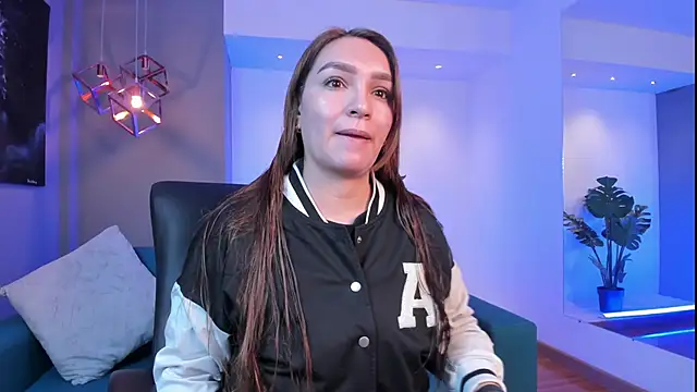 miataylorr1 online show from 11-01-25, 12:07