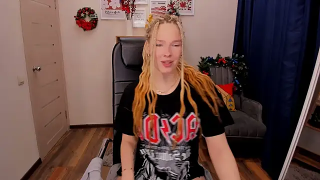 Snapshot of _fiona_Love chatting on 01-12-26, 08:36 fiona Love online show from 01-12-26, 08:36