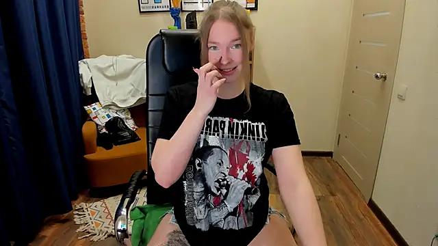 Snapshot of _fiona_Love chatting on 02-17-26, 08:15 fiona Love online show from 02-17-26, 08:15