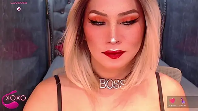 Snapshot of QUEEN_GIAMOORE69 chatting on 10-02-25, 08:16 QUEEN GIAMOORE69 online show from 10-02-25, 08:16