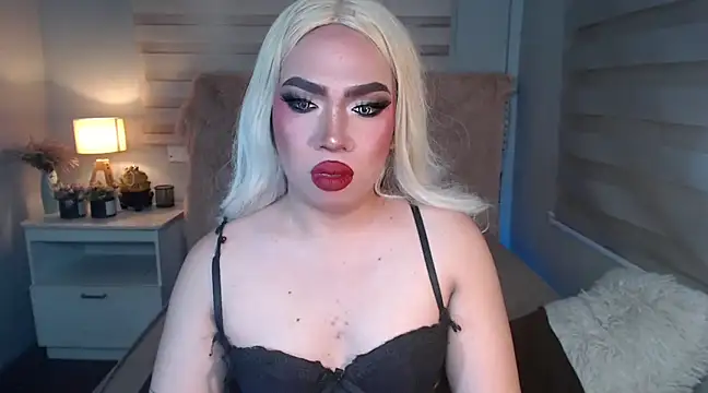 Snapshot of RebecaNextToYou chatting on 03-06-25, 05:22 RebecaNextToYou online show from 03-06-25, 05:22