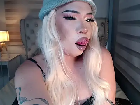 RebecaNextToYou online show from 05-19-26, 05:19
