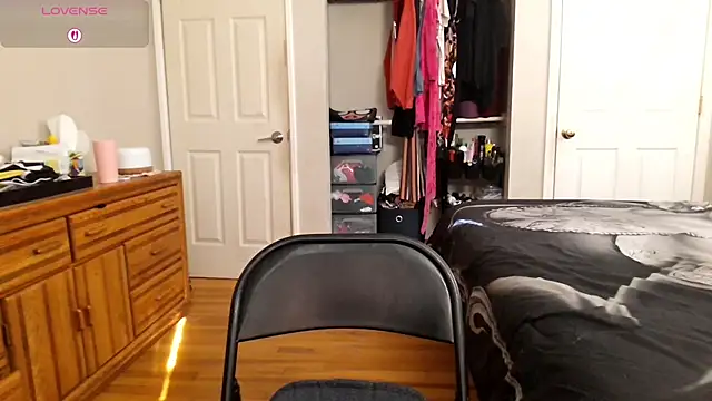 julimonroe online show from 11-18-25, 06:56