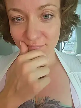 julimonroe online show from 06-03-26, 02:03