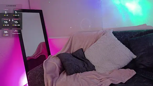 Snapshot of Lia_Tinez chatting on 10-19-25, 12:11 Lia Tinez online show from 10-19-25, 12:11