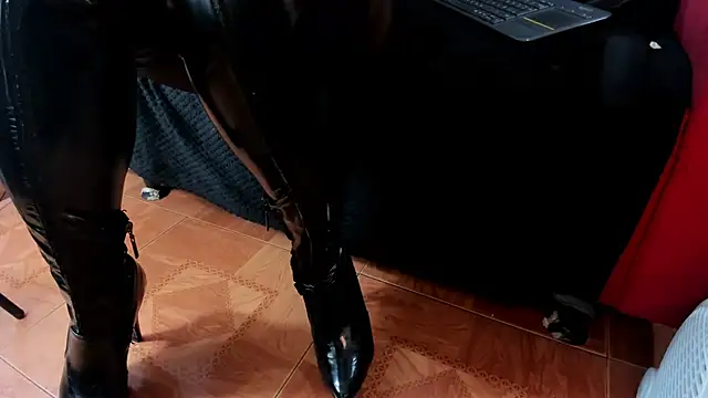 Snapshot of MissVioleta1 chatting on 11-15-25, 08:33 MissVioleta1 online show from 11-15-25, 08:33