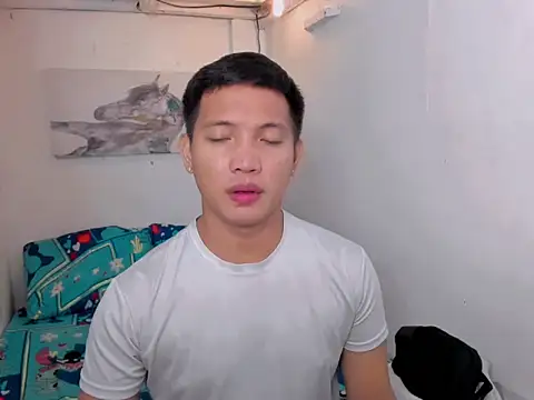 Snapshot of xSebastian19 chatting on 12-15-25, 10:25 xSebastian19 online show from 12-15-25, 10:25