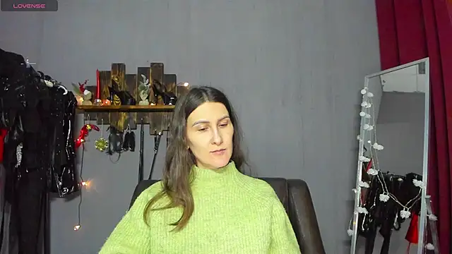 Snapshot of Mistress_Pamela chatting on 12-21-24, 03:47 Mistress Pamela online show from 12-21-24, 03:47
