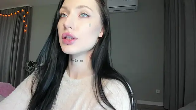 JenniferQueen11 online show from 10-24-25, 01:18