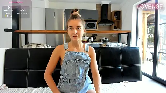 ElizSweet online show from 01-18-26, 07:12