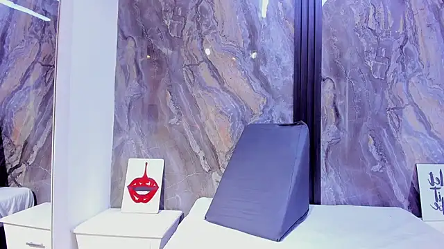 HellenJohansson online show from 12-04-25, 03:38