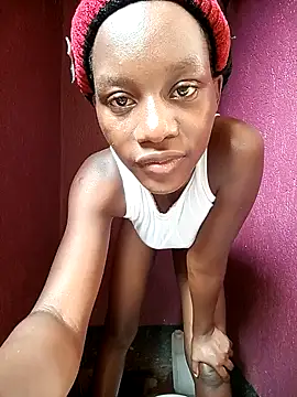 Snapshot of Petite_li chatting on 11-18-25, 07:35 Petite li online show from 11-18-25, 07:35