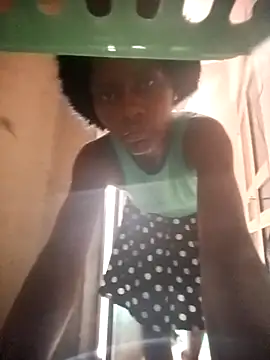 Snapshot of Petite_li chatting on 12-04-25, 11:19 Petite li online show from 12-04-25, 11:19