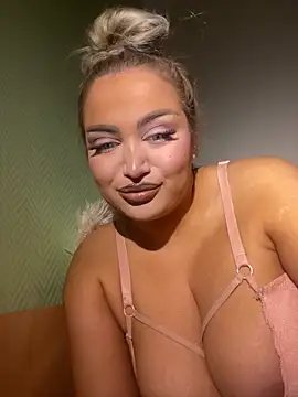 EmiliaPetrova online show from 03-06-25, 08:27