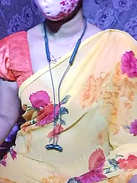 Snapshot of XBHUUME chatting on 03-18-25, 05:42 XBHUUME online show from 03-18-25, 05:42