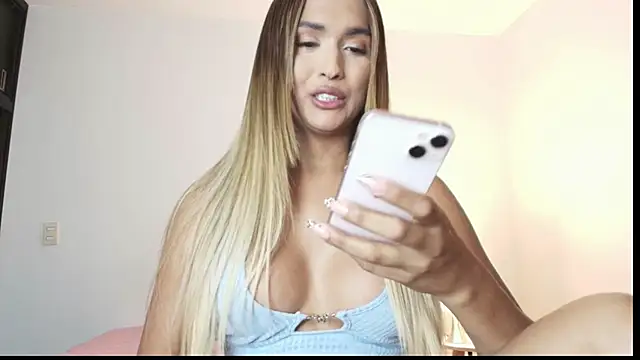 Snapshot of carminaurmommy chatting on 01-23-25, 12:25 carminaurmommy online show from 01-23-25, 12:25