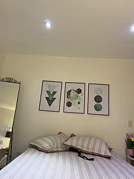 Snapshot of carminaurmommy chatting on 12-17-25, 02:39 carminaurmommy online show from 12-17-25, 02:39