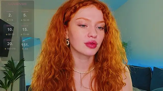 Snapshot of Born_to_Loveee chatting on 01-18-26, 01:15 Born to Loveee online show from 01-18-26, 01:15