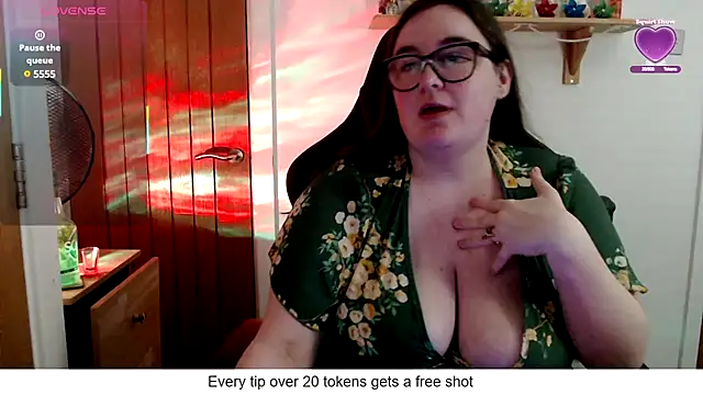 Rebecca Summer online show from 05-03-26, 03:51
