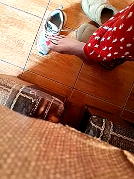 feet toes online show from 02-26-25, 06:15