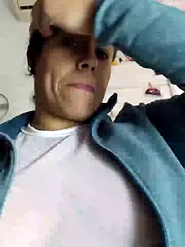 Snapshot of Molly_newman6 chatting on 01-18-25, 01:40 Molly newman6 online show from 01-18-25, 01:40
