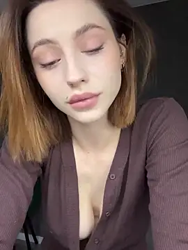 Camilla Railian online show from 10-12-25, 02:43