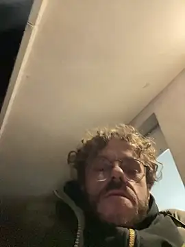 Snapshot of Dirtywheels chatting on 01-16-25, 11:59 Dirtywheels online show from 01-16-25, 11:59