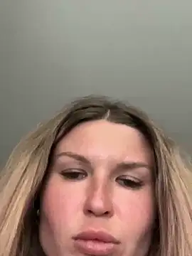 AngelMiaM online show from 05-19-26, 06:03