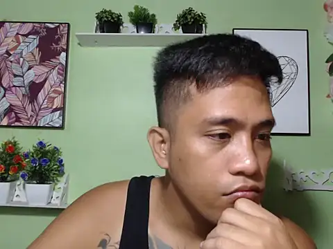 Snapshot of Thyler08 chatting on 09-10-25, 06:24 Thyler08 online show from 09-10-25, 06:24