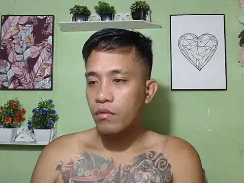 Snapshot of Thyler08 chatting on 09-27-25, 05:12 Thyler08 online show from 09-27-25, 05:12