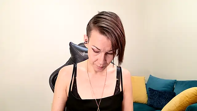 EveEnigma online show from 02-04-25, 01:27