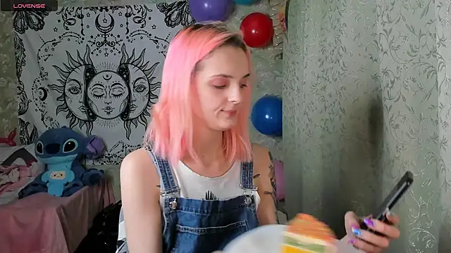 Snapshot of Cutie_Adelia chatting on 12-12-24, 01:28 Cutie Adelia online show from 12-12-24, 01:28