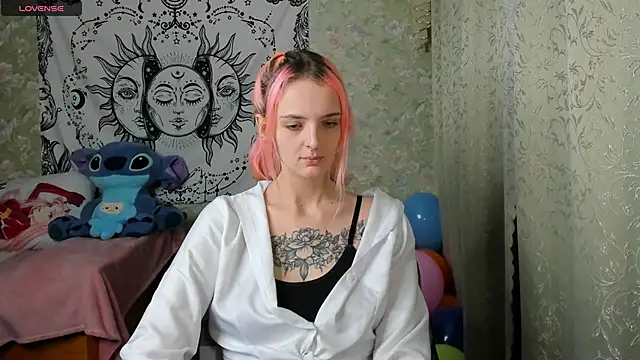 Snapshot of Cutie_Adelia chatting on 12-18-24, 12:07 Cutie Adelia online show from 12-18-24, 12:07