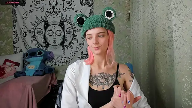 Snapshot of Cutie_Adelia chatting on 12-19-24, 12:12 Cutie Adelia online show from 12-19-24, 12:12