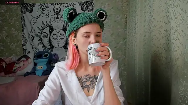 Snapshot of Cutie_Adelia chatting on 01-07-25, 01:03 Cutie Adelia online show from 01-07-25, 01:03