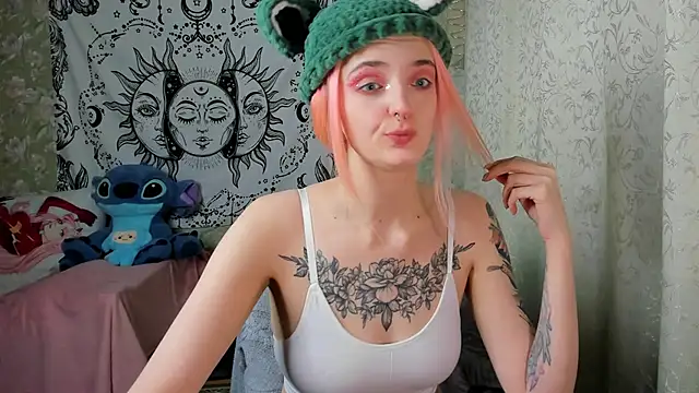 Snapshot of Cutie_Adelia chatting on 02-04-25, 10:43 Cutie Adelia online show from 02-04-25, 10:43