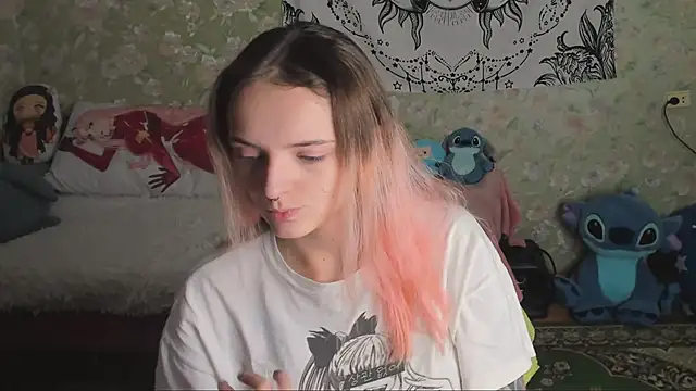 Snapshot of Cutie_Adelia chatting on 10-06-25, 09:18 Cutie Adelia online show from 10-06-25, 09:18