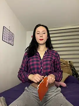 Snapshot of bellaa-w chatting on 12-22-24, 12:17 bellaa-w online show from 12-22-24, 12:17