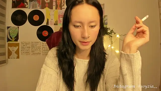 Snapshot of bellaa-w chatting on 03-22-25, 01:00 bellaa-w online show from 03-22-25, 01:00