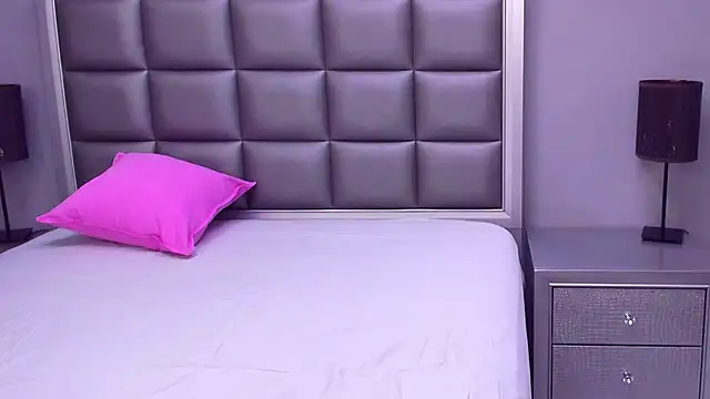 Snapshot of HellennSweet chatting on 02-14-25, 05:19 HellennSweet online show from 02-14-25, 05:19