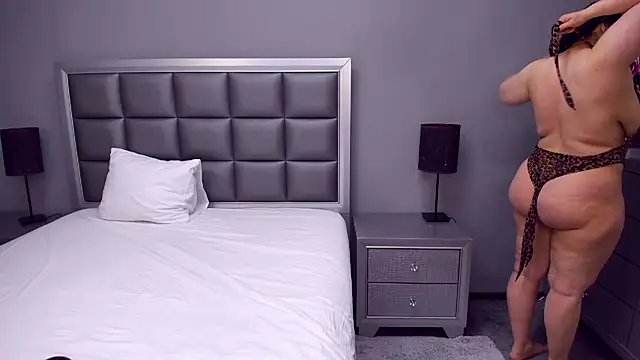 Snapshot of HellennSweet chatting on 03-20-25, 04:51 HellennSweet online show from 03-20-25, 04:51