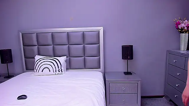 Snapshot of HellennSweet chatting on 10-22-25, 04:46 HellennSweet online show from 10-22-25, 04:46