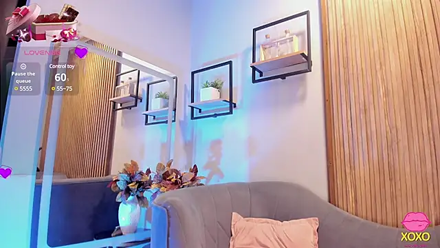 Snapshot of HannaPetit chatting on 02-23-25, 11:44 HannaPetit online show from 02-23-25, 11:44