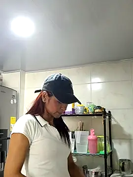 Snapshot of HannaPetit chatting on 09-17-25, 03:46 HannaPetit online show from 09-17-25, 03:46